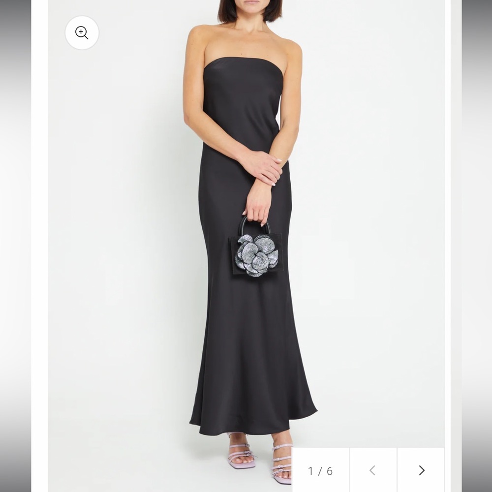 Few Moda dress. black and strapless. Never worn before.